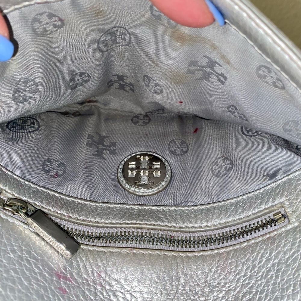 Tory Burch Metallic Leather Britten Convertable Clutch/Shoulder/Crossbody Silver - Picture 6 of 7